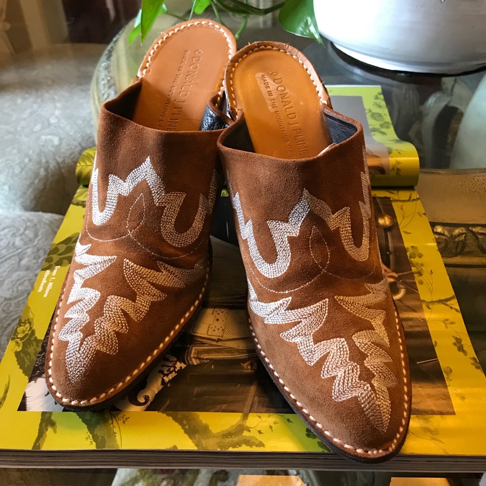 Donald J Pliner mules suede brown